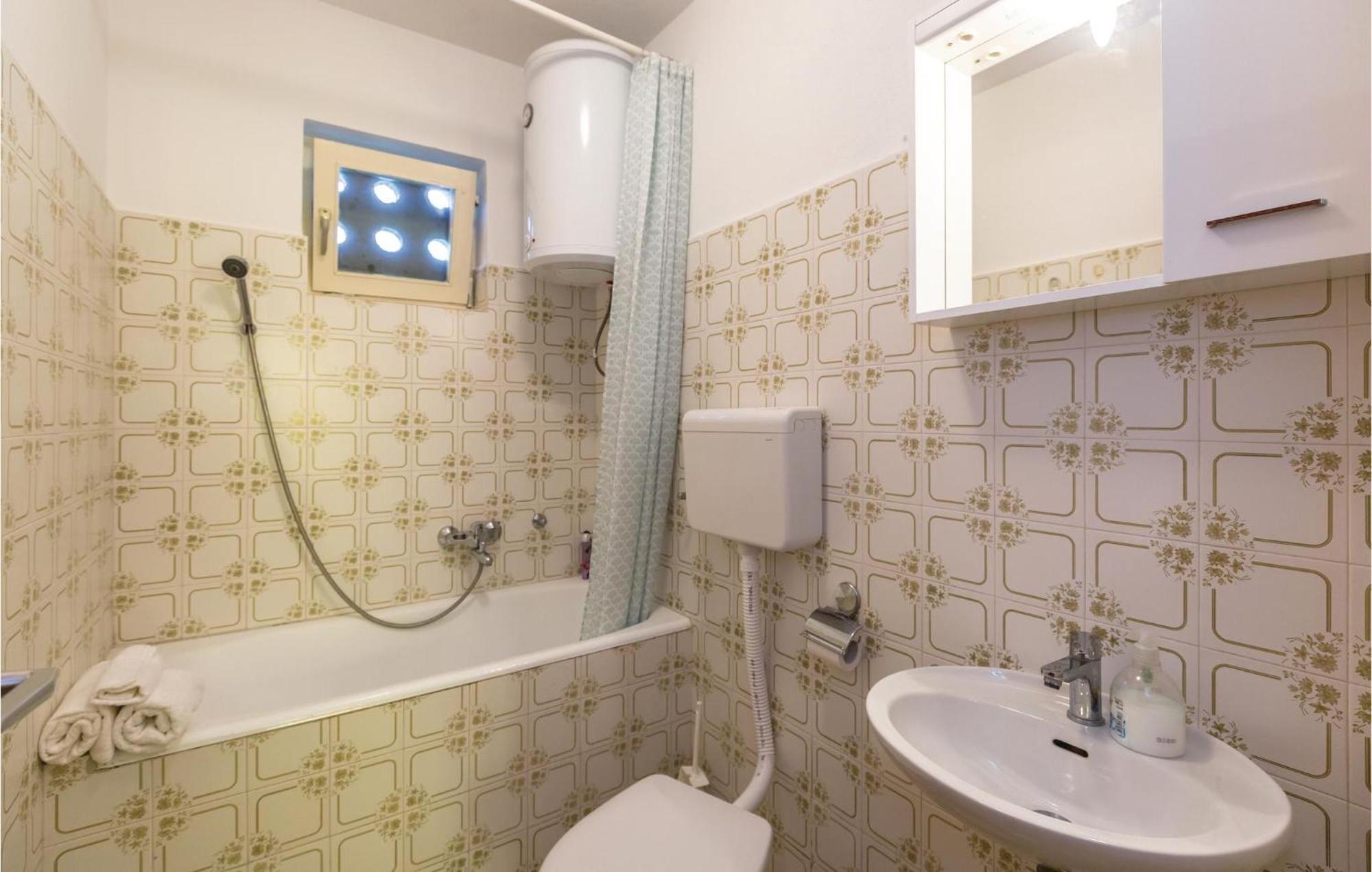 Nice Apartment In Tucepi With Wifi Exterior photo